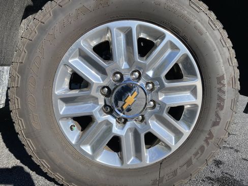 Used 2025 Chevrolet Silverado 2500 High Country w/ High Country Premium Package image 13