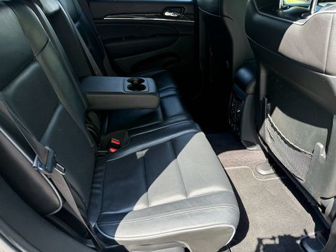 Used 2019 Jeep Grand Cherokee Overland AWD/4WD image 40