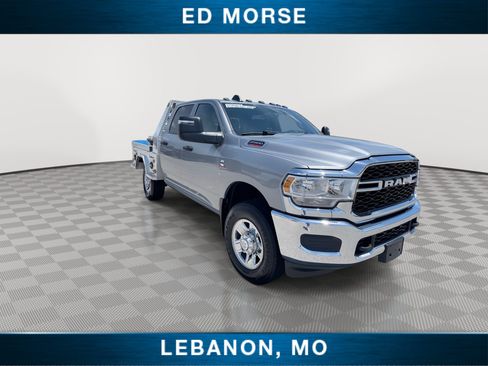 Used 2024 RAM 2500 Tradesman w/ Chrome Appearance Group AWD/4WD image 2