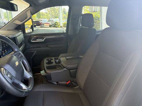 Used 2025 Chevrolet Silverado 1500 LT AWD/4WD image 19
