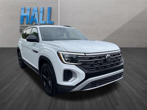 Certified 2024 Volkswagen Atlas Peak Edition SE AWD/4WD image 8