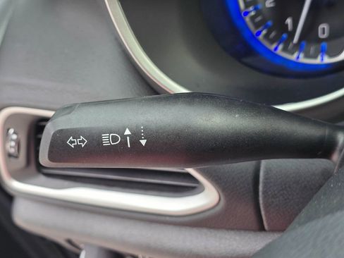Used 2025 Chrysler Pacifica Select FWD image 20
