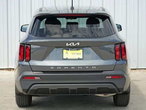 Used 2022 Kia Sorento LX image 46