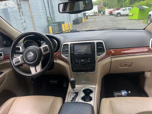Used 2011 Jeep Grand Cherokee Limited RWD image 13