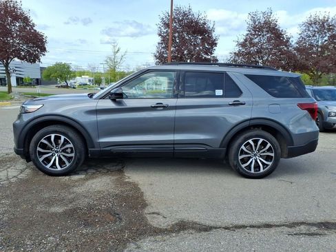 Certified 2022 Ford Explorer ST AWD/4WD image 2