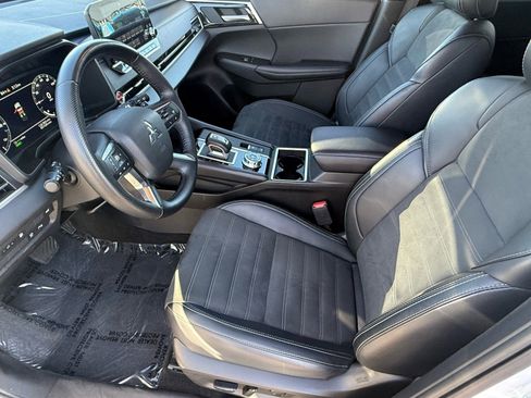 Used 2024 Mitsubishi Outlander 4WD Plug-In Hybrid image 14