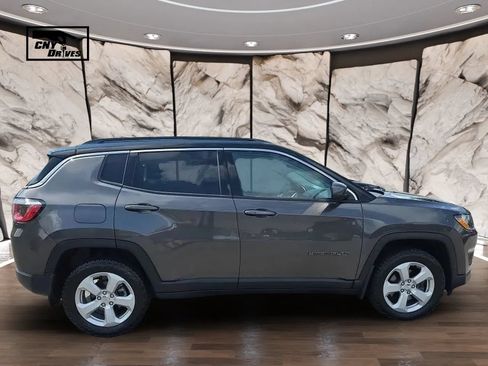 Used 2018 Jeep Compass Latitude w/ Popular Equipment Group AWD/4WD image 4