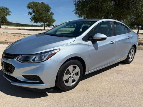 Used 2017 Chevrolet Cruze LS FWD image 3