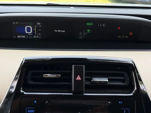 Used 2019 Toyota Prius LE FWD image 33