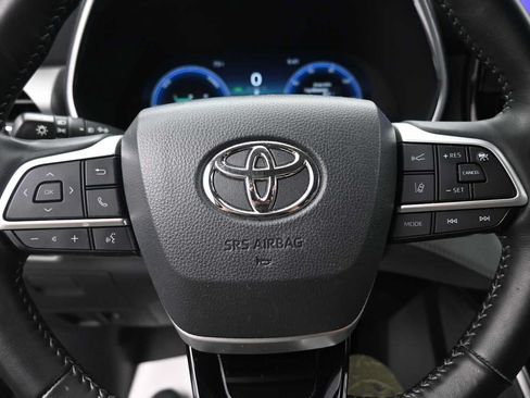 Used 2024 Toyota Highlander Platinum AWD/4WD image 6