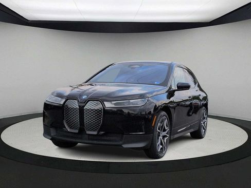 Used 2024 BMW iX xDrive50 w/ Premium Package AWD/4WD image 4