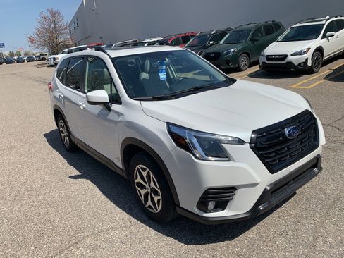 Certified 2023 Subaru Forester Premium AWD/4WD image 3