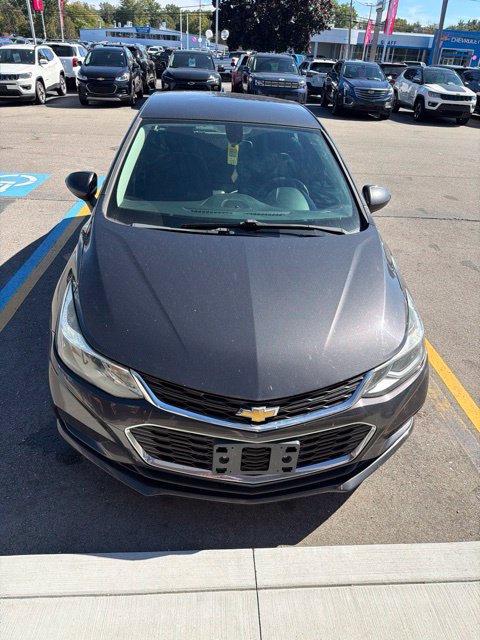 Used 2017 Chevrolet Cruze LT w/ LT Convenience Package FWD image 2