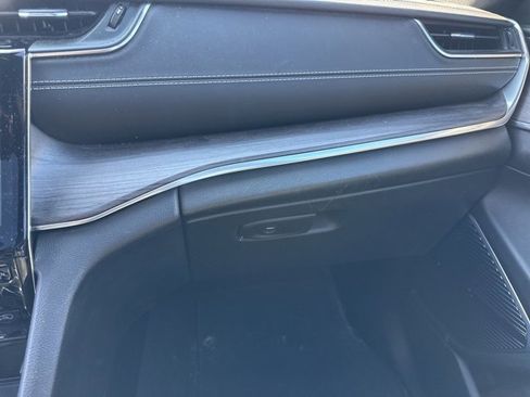 Used 2022 Jeep Grand Cherokee Overland w/ Luxury Tech Group IV image 16