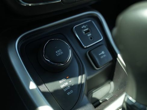 Used 2021 Jeep Compass Latitude AWD/4WD image 32