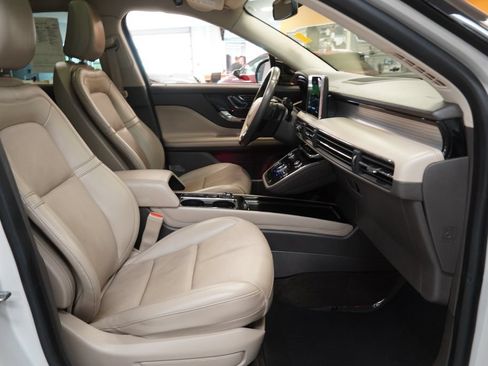 Used 2021 Lincoln Corsair AWD w/ Premium Package image 36