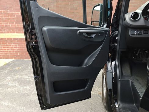 Used 2023 Mercedes-Benz Sprinter 2500 image 5