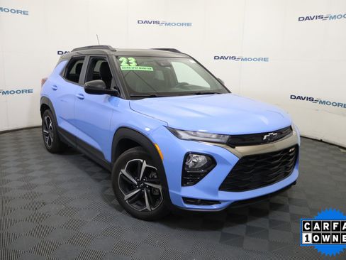 Used 2023 Chevrolet TrailBlazer RS w/ Sun and Liftgate Package FWD image 2