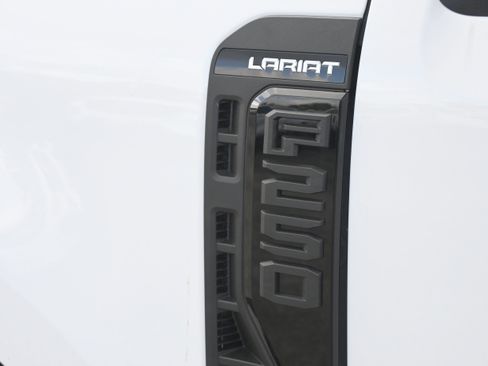 New 2026 Ford F250 Lariat w/ Black Appearance Package AWD/4WD image 12