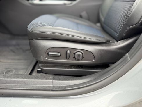 Used 2025 Buick Envista Sport Touring w/ Convenience I Package FWD image 24
