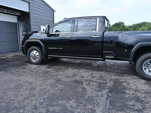 Used 2026 GMC Sierra 3500 Denali Ultimate AWD/4WD image 16