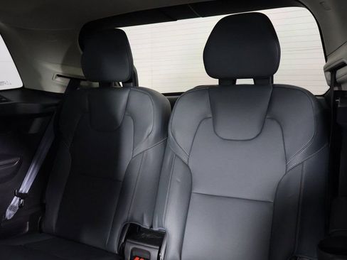 Used 2020 Volvo XC90 T8 Momentum w/ Protection Package Premier image 12