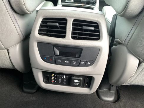 Used 2017 Honda Pilot Touring image 37