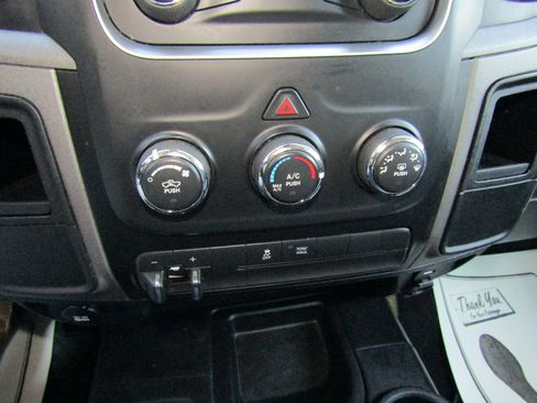 Used 2018 RAM 2500 Tradesman w/ Chrome Appearance Group image 34