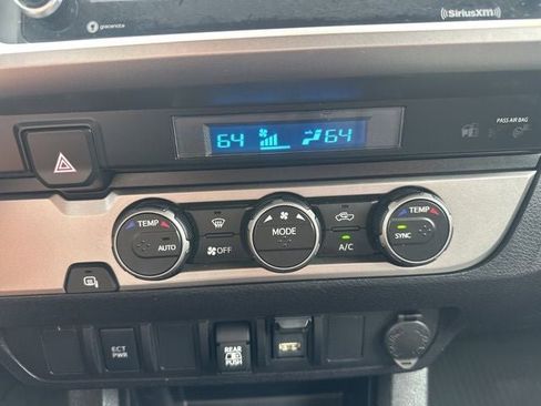 Used 2022 Toyota Tacoma SR5 RWD image 20