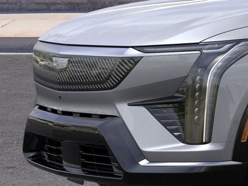 New 2025 Cadillac Optiq Luxury 1 w/ LPO, ONYX Package image 13