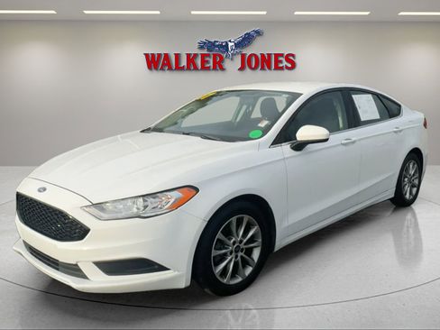 Used 2017 Ford Fusion SE w/ Fusion SE Technology Package image 7