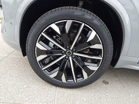 New 2026 Volvo XC90 B6 Plus w/ Protection Package Premier image 12