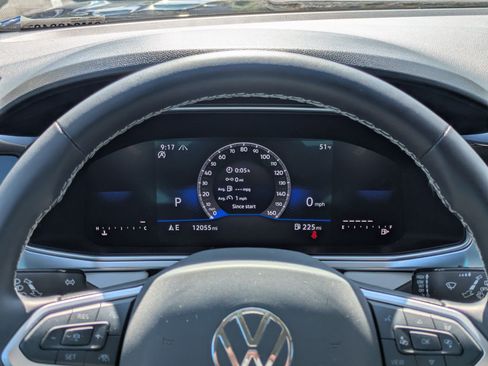 Used 2025 Volkswagen Taos SE AWD/4WD image 23