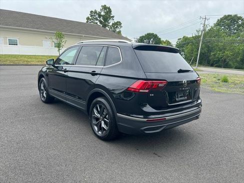 Certified 2022 Volkswagen Tiguan SE w/ Panoramic Sunroof Package AWD/4WD image 3