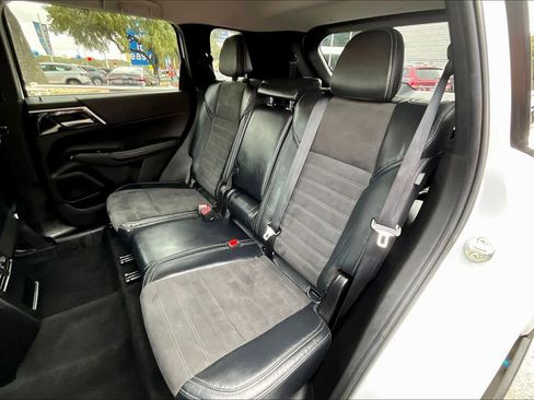 Used 2023 Mitsubishi Outlander SE image 20