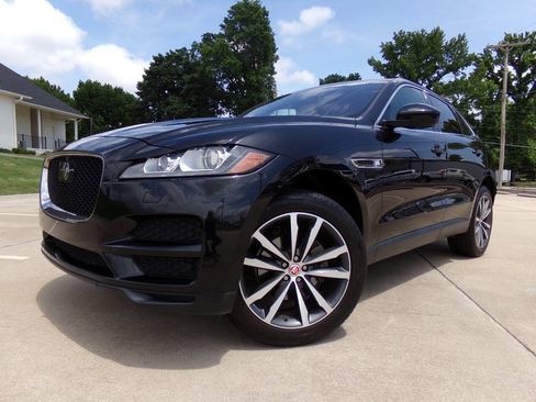 Used 2019 Jaguar F-PACE Prestige AWD/4WD image 2