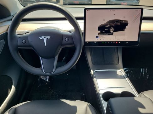 Used 2024 Tesla Model Y Long Range RWD image 11