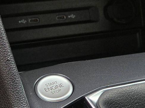 Certified 2023 Volkswagen Tiguan SE R-Line FWD image 39