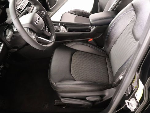 Used 2025 Jeep Compass Latitude image 11