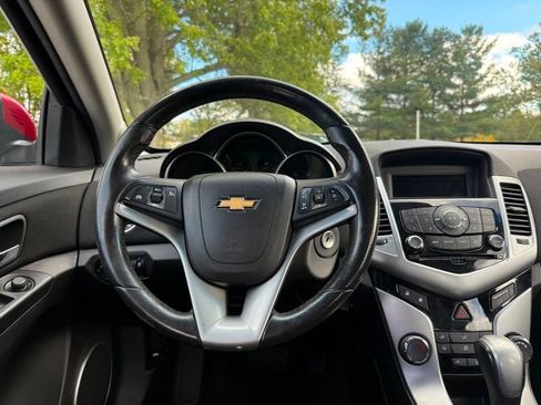Used 2011 Chevrolet Cruze Eco image 9