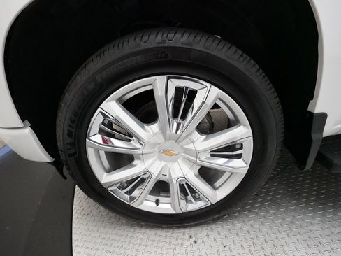 Certified 2023 Chevrolet Silverado 1500 High Country w/ Technology Package image 25