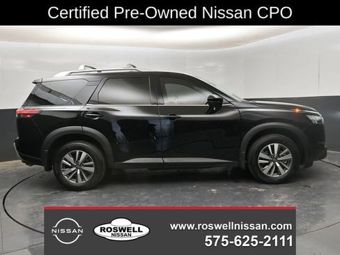 Certified 2025 Nissan Pathfinder SL image 1