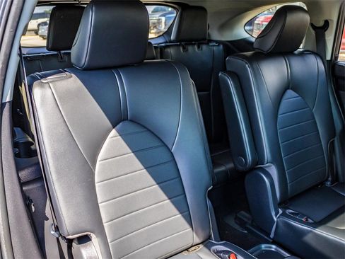 Used 2020 Toyota Highlander XLE image 21