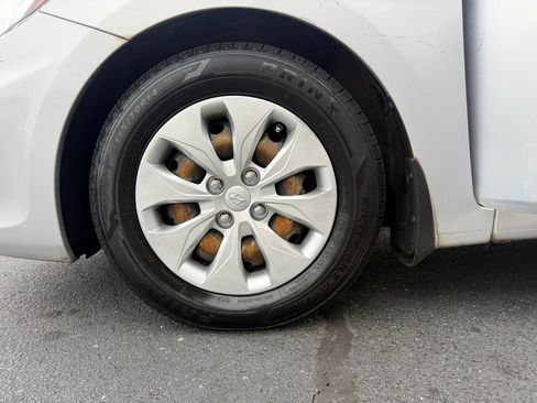 Used 2016 Hyundai Accent SE FWD image 23