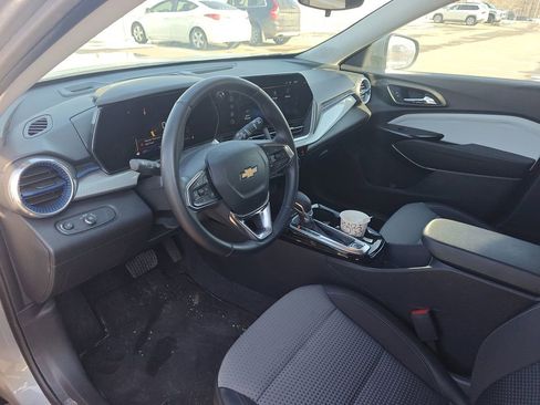 Used 2024 Chevrolet Trax LT w/ Driver Confidence Package image 7