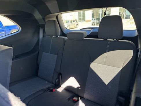 Used 2025 GMC Acadia Elevation image 11