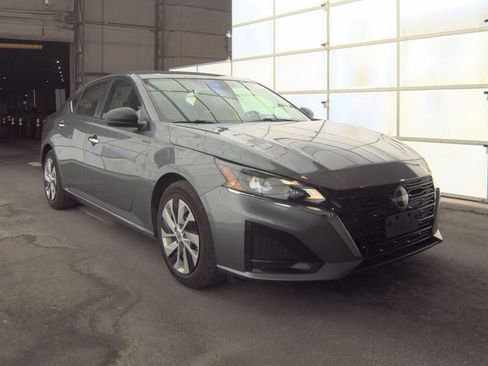 Used 2024 Nissan Altima 2.5 S FWD image 3