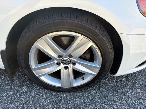Used 2015 Volkswagen CC Sport image 2