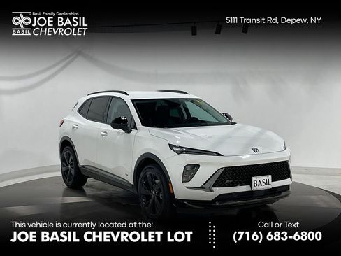 Used 2025 Buick Envision Sport Touring image 1