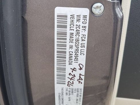 Used 2023 Chrysler Pacifica Touring-L FWD image 33